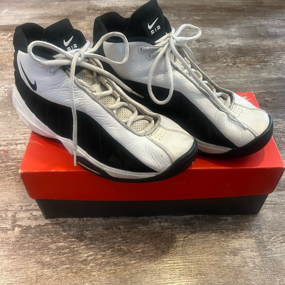 Vintage Nike Air Black and White Men's Sneakers
